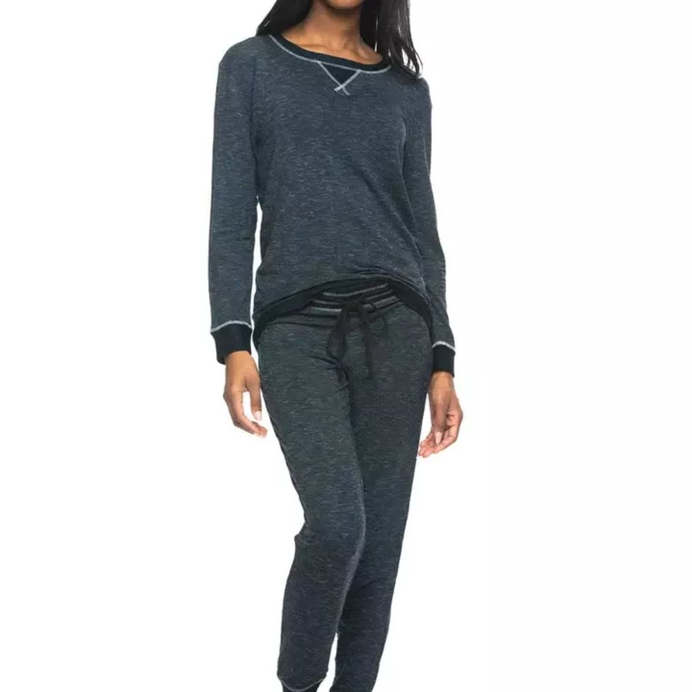 NEW IN PACKAGE LARGE PAJAMA LOUNGE SET